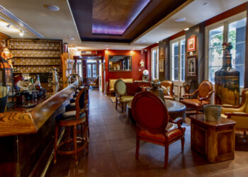 The hotel's bar, Patrick’s Bar Vin, steps from your room; a great place to meet for a pre-dinner drink or night cap! Hotel Mazarin bar, Patrick's Bar Vin