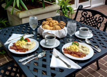 A full breakfast buffet is included and available every morning in the hotel’s courtyard dining room. Hotel Mazarin breakfast